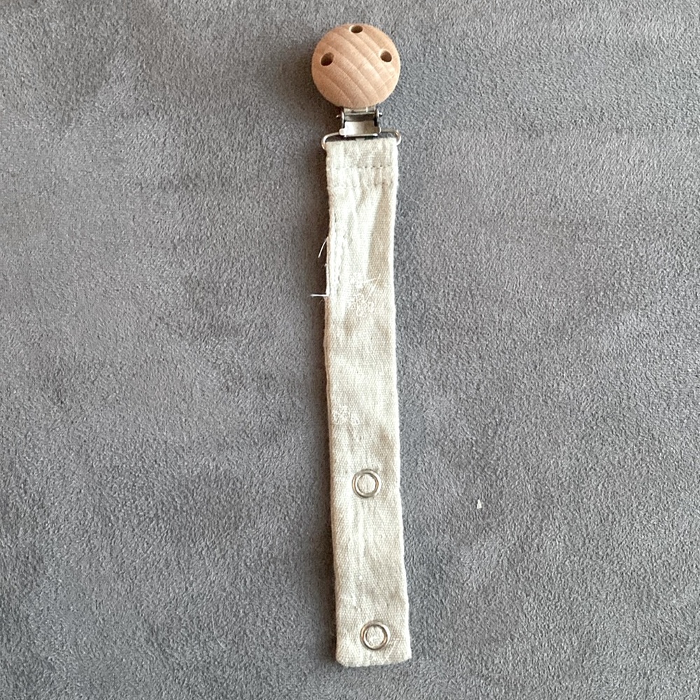 Zara Pacifier Clip